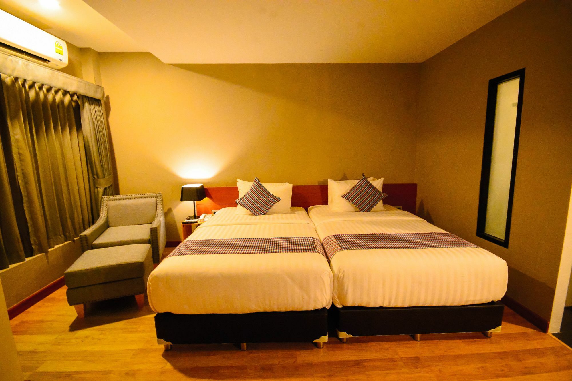 Comet Hotel Surat Thani Luaran gambar