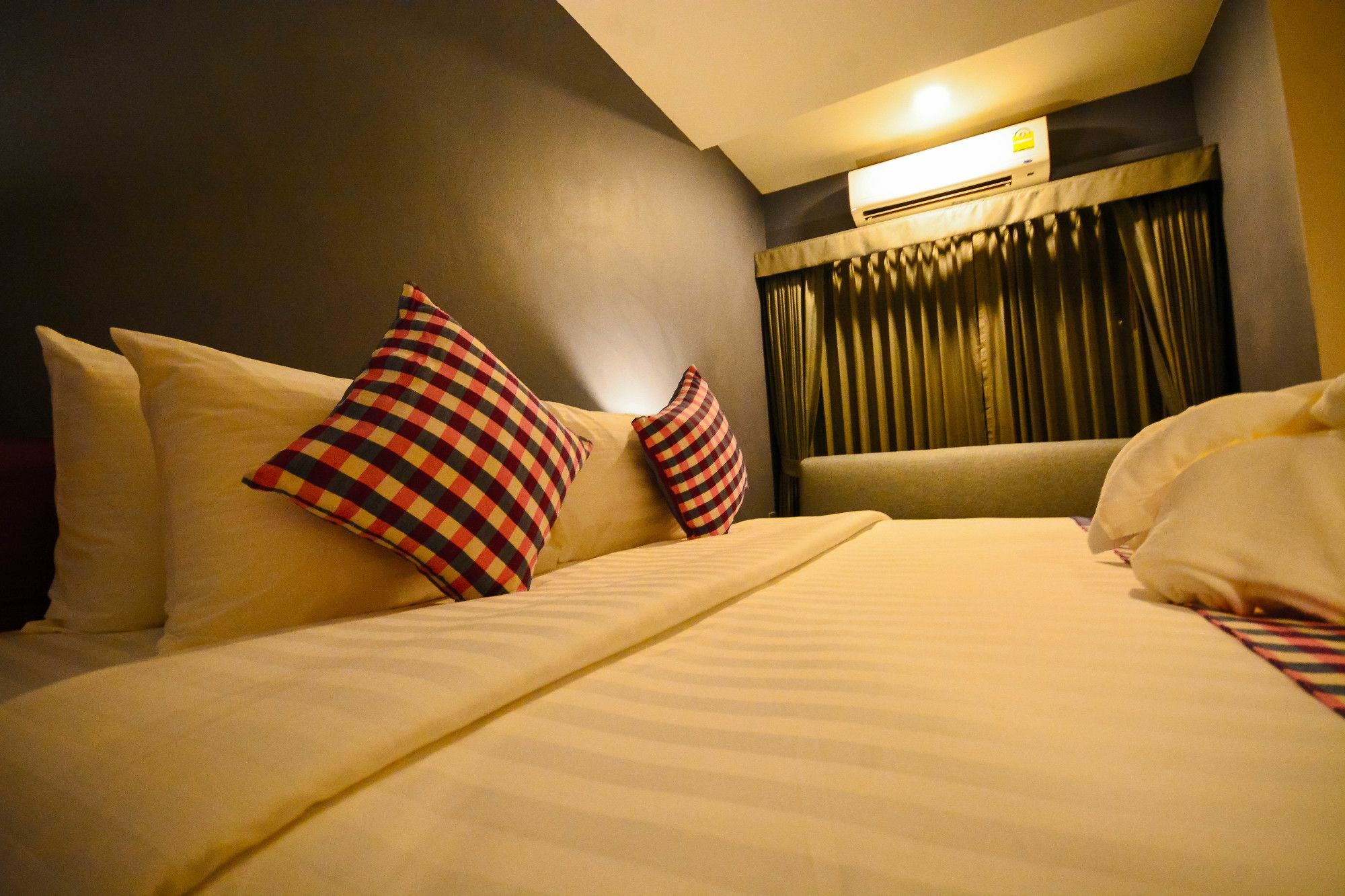 Comet Hotel Surat Thani Luaran gambar